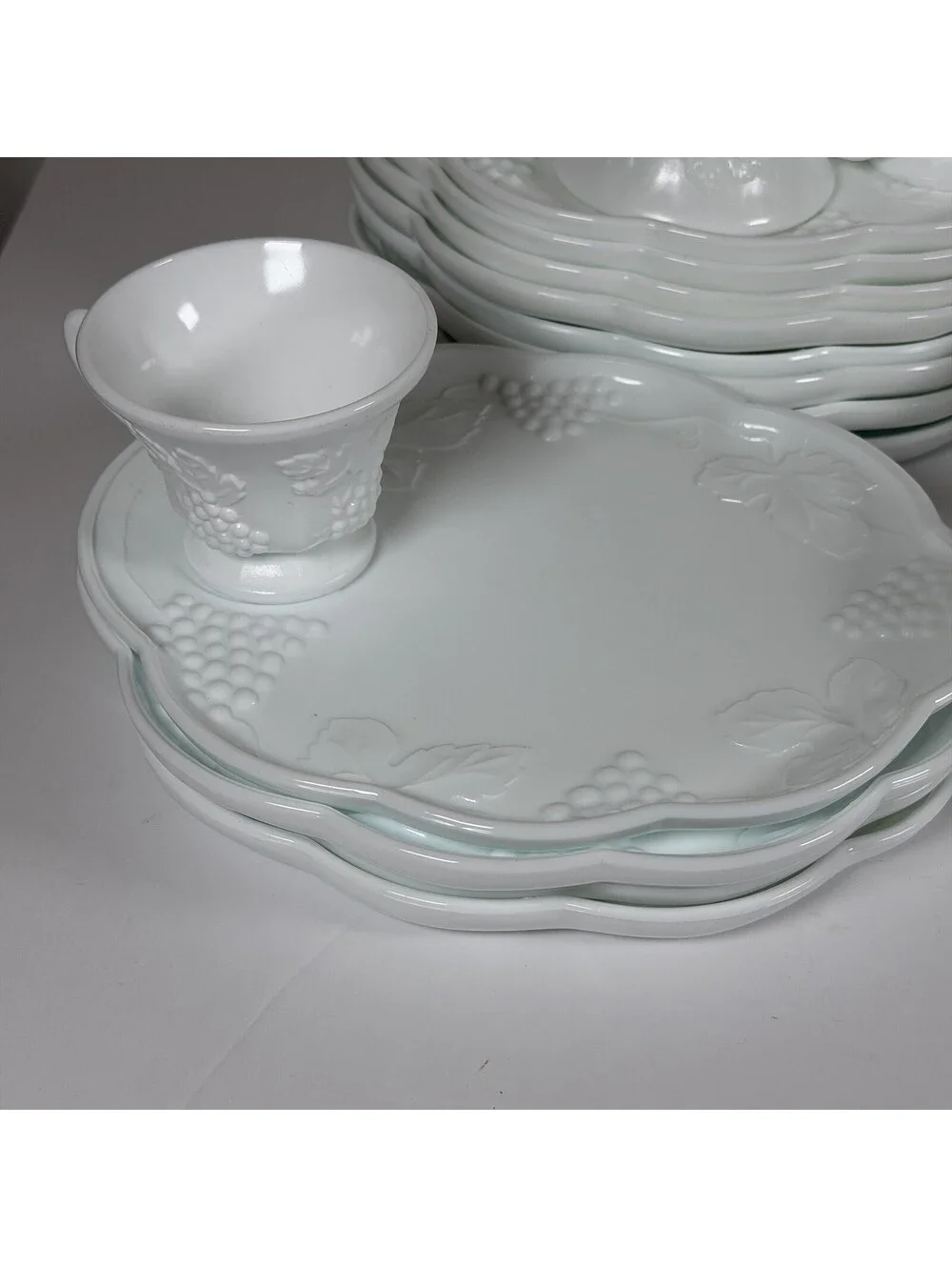 Vintage Imperial Glass Milk Glass Harvest Grape 28pc Set S-3 White Dinnerware